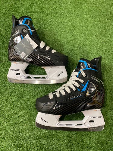 True Catalyst 5x4 Hockey Skates | Junior Size 1 (Regular)