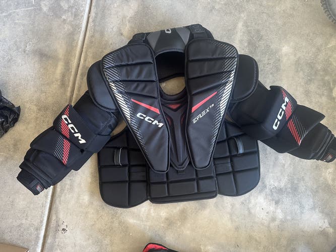 Large CCM Extreme Flex Shield 7.9 Goalie Chest Protector (Used)