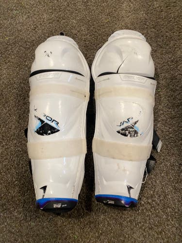 Intermediate Bauer Vapor Flylite 14" Shin Pads