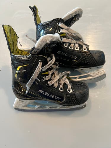 2022 Bauer Supreme M5 Pro Hockey Skates Regular Width 12 (Used)