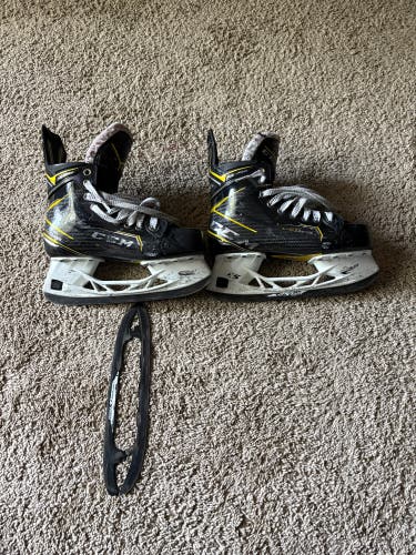 Black/Yellow 2020 CCM Super Tacks AS3 Pro Hockey Skates Regular Width Size 5 (Used)