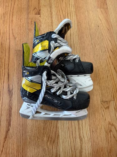 2020 Bauer Supreme 3S Hockey Skates Regular Width Size 2.5 (Used)