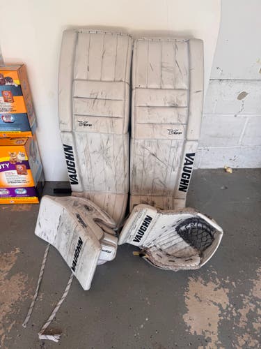 33" Vaughn Velocity V4 Regular Goalie Full Set (Used)