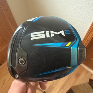 Men's TaylorMade Sim2 Left Hand Driver Stiff Flex 10.5 Loft Graphite Shaft 46" (Used)