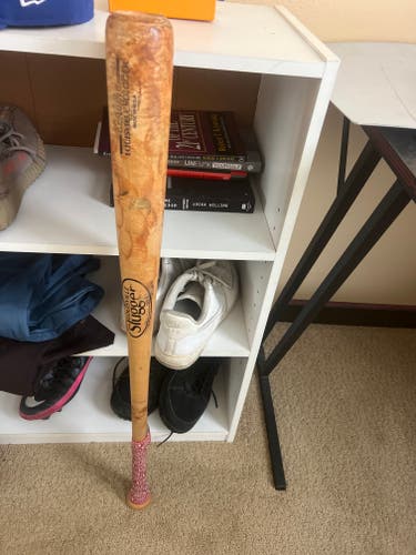 Louisville Slugger Bat 33" (Used)