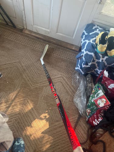 Senior True Catalyst 9x Right Handed Hockey Stick 95 Flex (Used)
