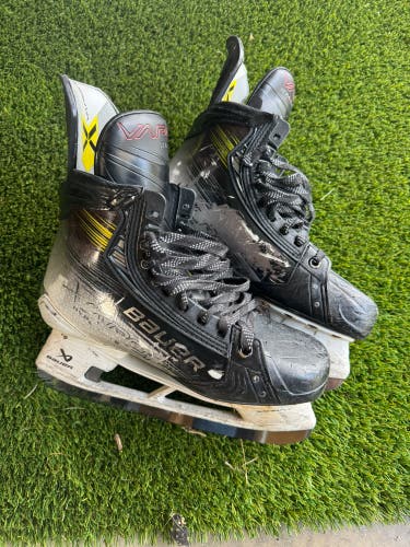 2023 Bauer Vapor Hyperlite 2 Hockey Skates 8.5 (Used)