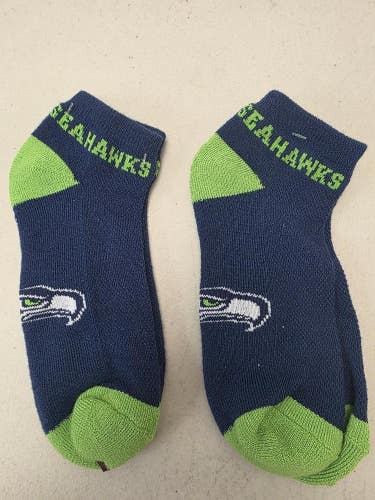 ST51 WOMENS NFL SEATTLE SEAHAWKS Lot of 2 Crew Socks NEW