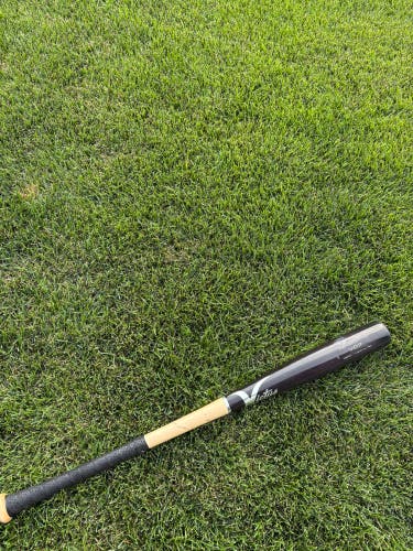 Victus V-Cut Bat (-3) 30 oz 33" (Used)