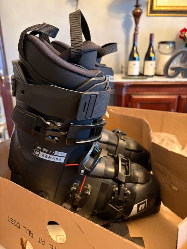 Mondo 25 & 25.5 Men's Armada AR ONE 90 MV Park Ski Boots Soft Flex (Used)