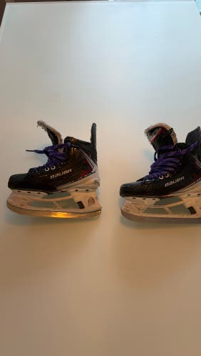 2025 Bauer Vapor Fly40 Hockey Skates Size 4 (Used)