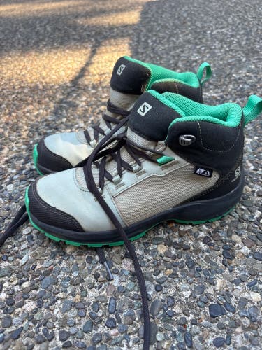 5Y (Big Kids / Youth) Salomon Hiking Boots (Used)