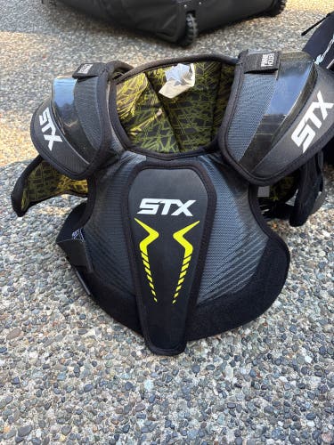 Medium Youth STX Stallion 200 Shoulder Pads (New)