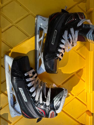 2017 Bauer Vapor X700 Hockey Goalie Skates Regular Width Size 5 (Used)