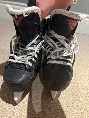 Red 2023 CCM JetSpeed FT680 Hockey Skates Wide Width 6 (Used)