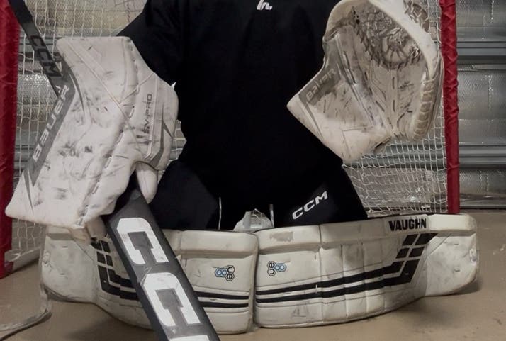 26" Vaughn Velocity VE8 Goalie Leg Pads (Used)
