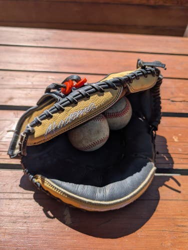 Akadema RH ASF440 Baseball Glove 33.5" (Used)
