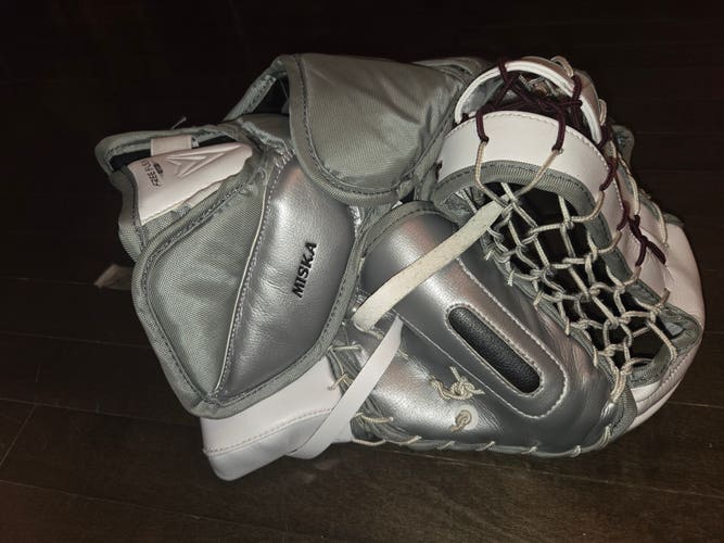 Hunter Miska Bauer Ultrasonic pro return goalie glove