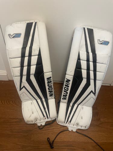 26" Vaughn V9 Goalie Leg Pads (Used)