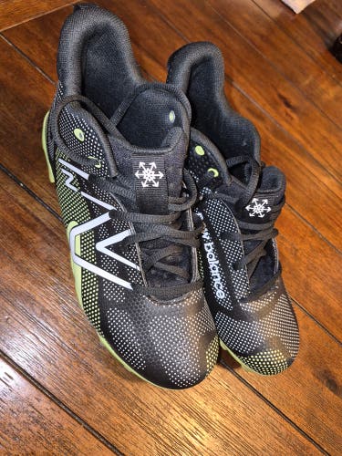 Men's 5.5Y (Big Kids / Youth) New Balance (Used)