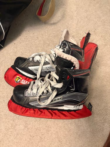 2015 Bauer Vapor X800 Hockey Skates Regular Width 9 (Used)