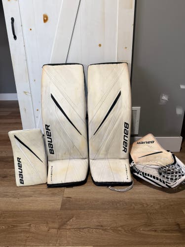 35" 2023 Bauer Hyperlite 2 Regular Goalie Full Set Pro Stock (Used)