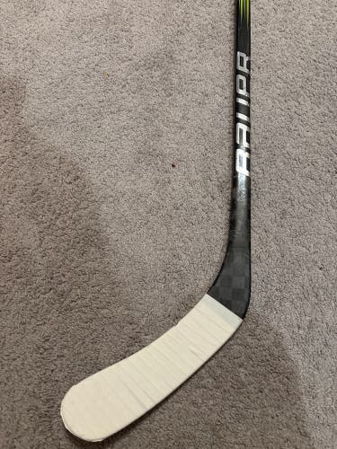 Youth Bauer Vapor Hyperlite 2 Right Handed Hockey Stick P92 youth 20 flex (Used)