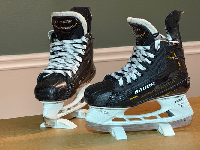 Black 2022 Bauer Supreme M5 Pro Hockey Skates Size 4 (Used)