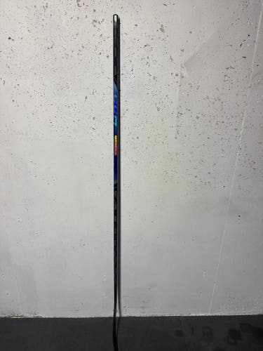 Senior CCM Vizion 2 Right Handed Hockey Stick P28 70 Flex (New)