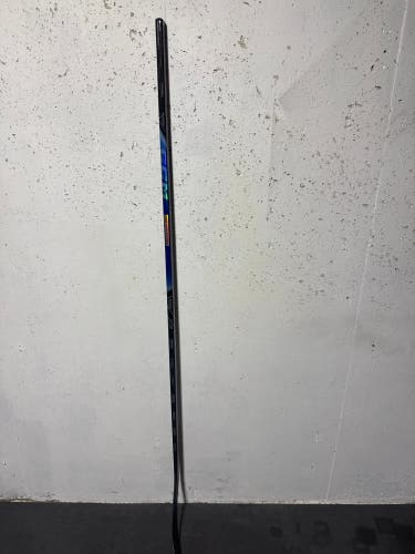 Senior CCM Vizion 2 Right Handed Hockey Stick P28 75 Flex (New)