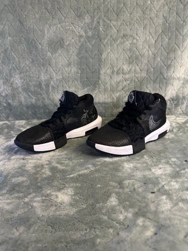 Black Men's Size M 9.5 (W 10.5) Nike lebron witness 8 Shoes (Used)