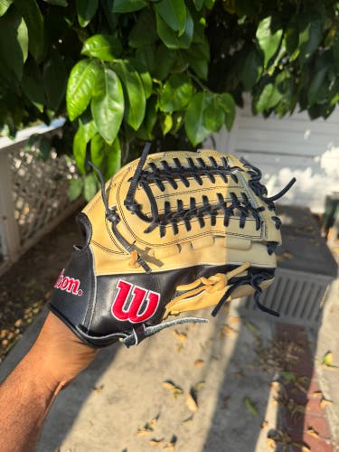 Wilson A2000 D33 RH Infield Baseball Glove 11.75" (Used)