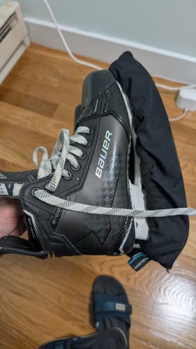 Black 2025 Bauer Supreme Shadow Hockey Skates Regular Width Size 5 (Used)