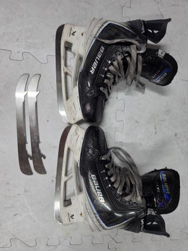 Bauer Vapor Flylite Hockey Skates Regular Width Size 3 (Used)