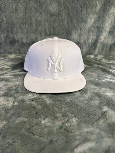 White Adult Unisex Fanatics Hat (Used)
