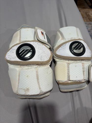 Medium Adult Maverik Rome Arm Pads (Used)