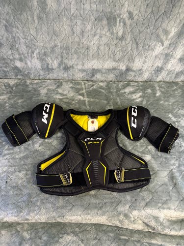 Small Junior CCM Tacks 3092 Shoulder Pads (Used)
