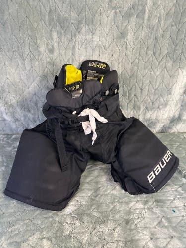Black Youth Large Bauer Supreme Ultrasonic Hockey Pants (Used)