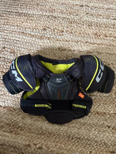 Large Youth CCM Tacks Shoulder Pads (Used)