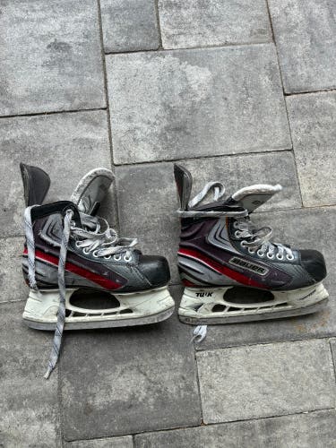 Bauer Vapor Hockey Skates Size 3 (Used)