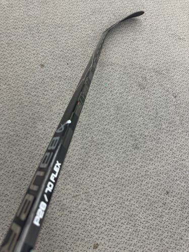 Senior Black Bauer Vapor Flylite Left Hand Hockey Stick P28 70 Flex (New)