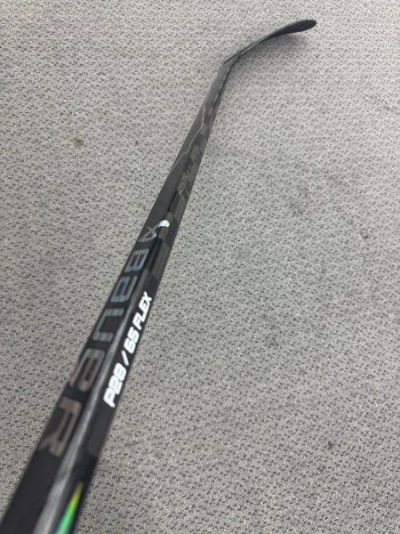 Intermediate Black Bauer Vapor Flylite Left Hand Hockey Stick P28 65 Flex (New)