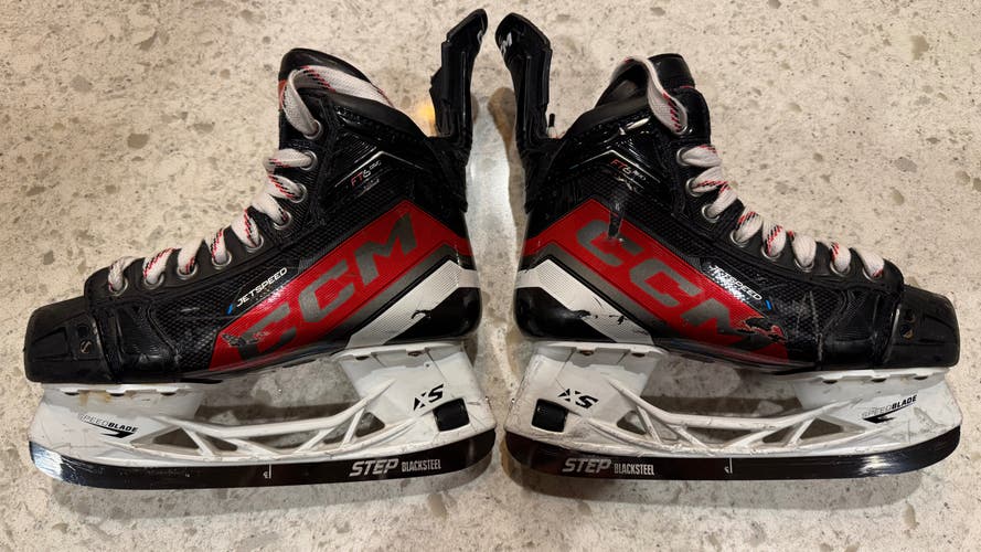 CCM JetSpeed FT6 Pro Hockey Skates Regular Width Size 3.5 (Used)