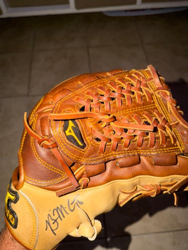 Mizuno Classic Pro Soft RH Infield Baseball Glove 11.5" (Used)