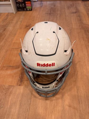 White Youth Medium Riddell SpeedFlex Helmet (Used)