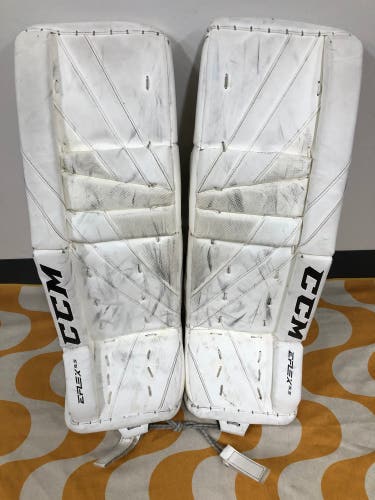 White 28" Junior CCM Extreme Flex 5.5 Goalie Leg Pads (Used)