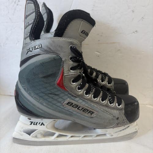 Senior Adult Size 7 Bauer Vapor X:30 Ice Hockey Skates.