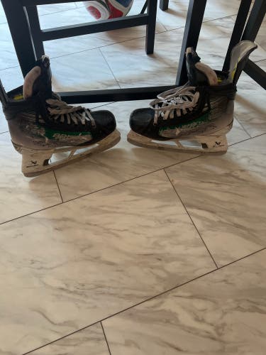 Bauer vapor hyperlite2 custom green skates (SHL) with custom blades 272 mm with team logo