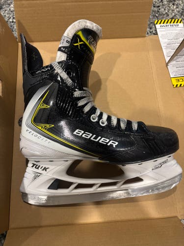 Black/White 2025 Bauer Vapor XVelocity Hockey Skates Regular Width 8 (Used)