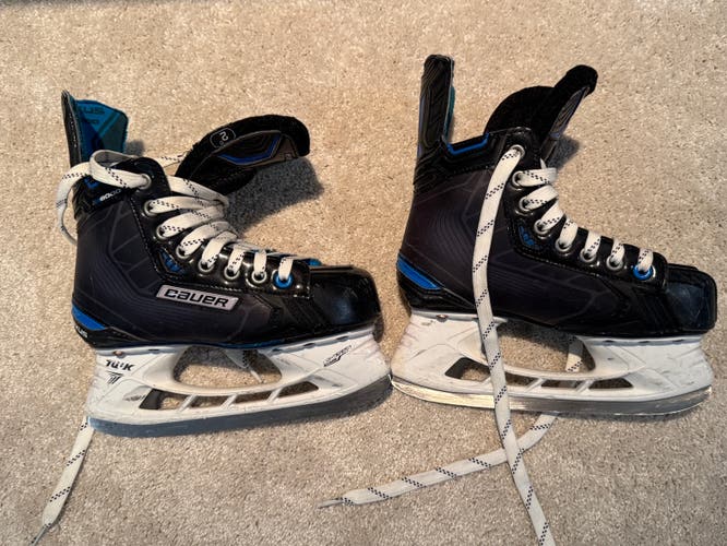 2016 Bauer Nexus N8000 Hockey Skates Regular Width Size 2 (Used)